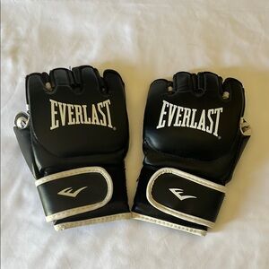 Everlast Black Training Gloves
